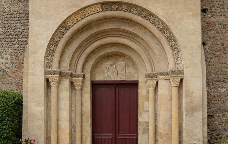 Tourisme dans les Hautes-Pyrénées : église Sainte-Lucie à Larreule