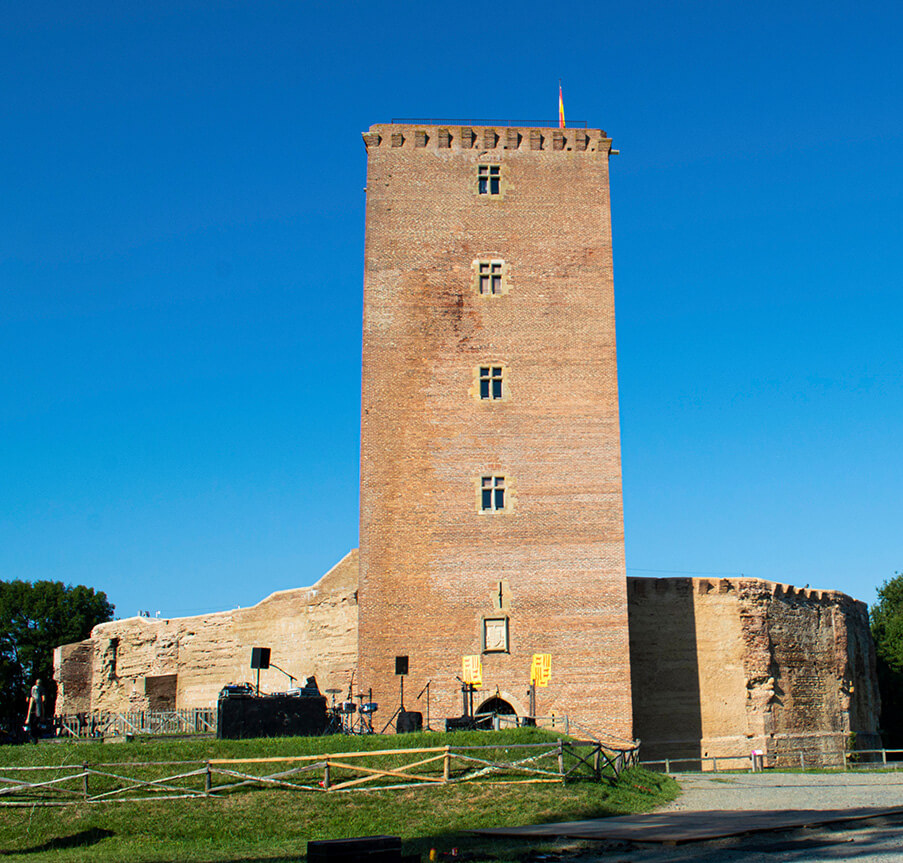 Tourisme dans les Hautes-Pyrénées : château Montaner : entrez dans l’histoire