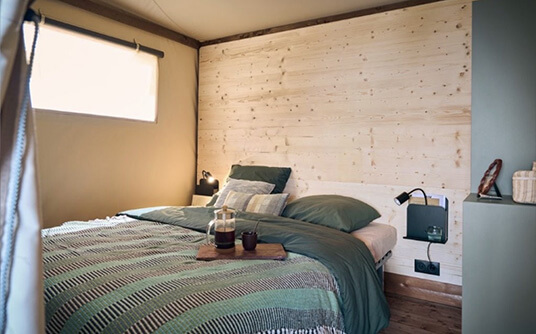 The 6-person lodge room available for holiday rental in Occitanie at La Parenthèse de Saint-Esselin in Larreule