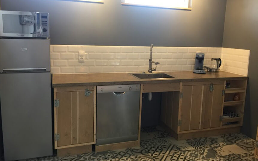 Coin cuisine du gîte 6 personnes en location vacances dans les Hautes- Pyrénées, à la parenthèse de Saint-Esselin à Larreule