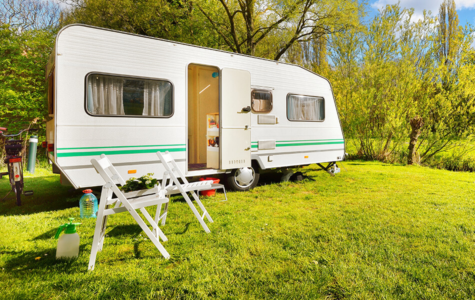 Location d’emplacements « nu » pour caravane : hébergement dans les Hautes-Pyrénées à la parenthèse de Saint-Esselin à Larreule