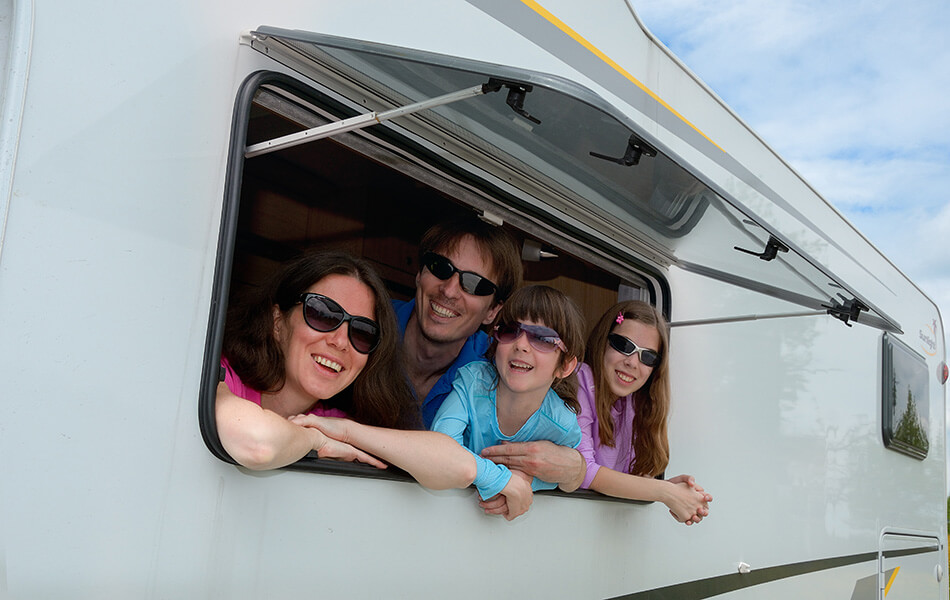 Location d’emplacements « nu » pour caravane, lors de vos prochaines vacances en famille : hébergement dans les Hautes-Pyrénées à la parenthèse de Saint-Esselin à Larreule