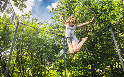 Trampoline au gîte la parenthèse de Saint-Esselin à Larreule dans les Hautes-Pyrénées
