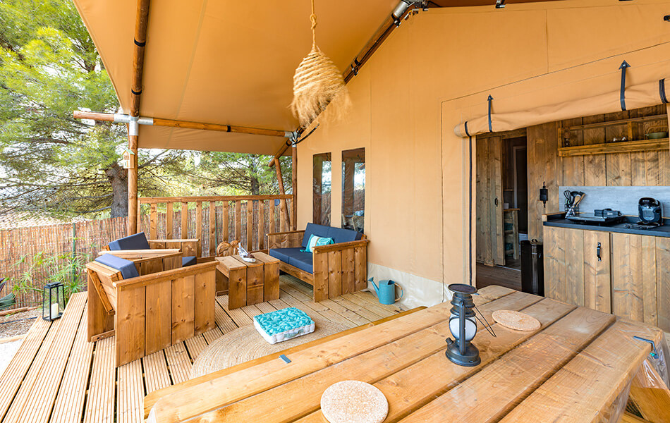 The terrace of the holiday rental lodge in Occitanie at La Parenthèse de Saint-Esselin in Larreule
