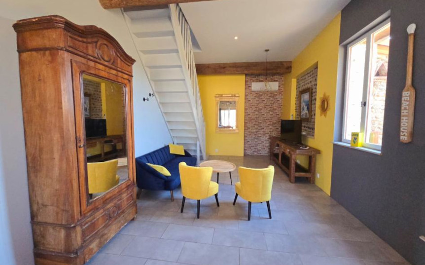 Salon vue du bas du gîte 5 personnes en location vacances dans les Hautes-Pyrénées, à la parenthèse de Saint-Esselin à Larreule